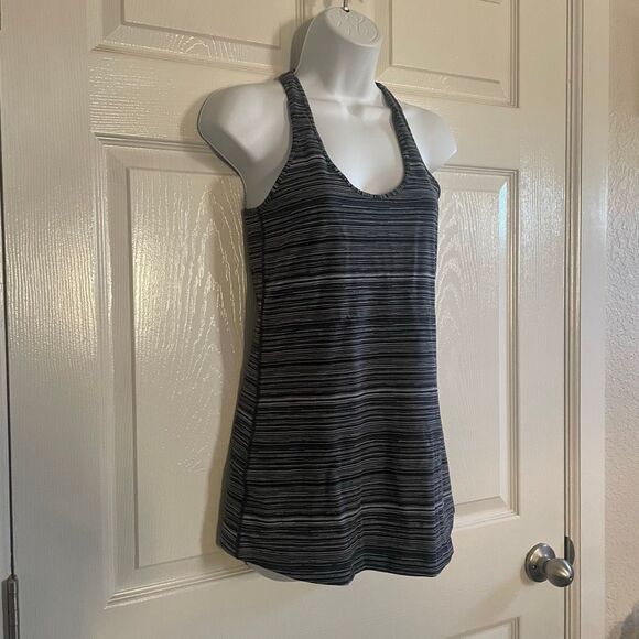Lululemon Size 8 Cool Racer Back Tank Top Cyber Black - Picture 4 of 7